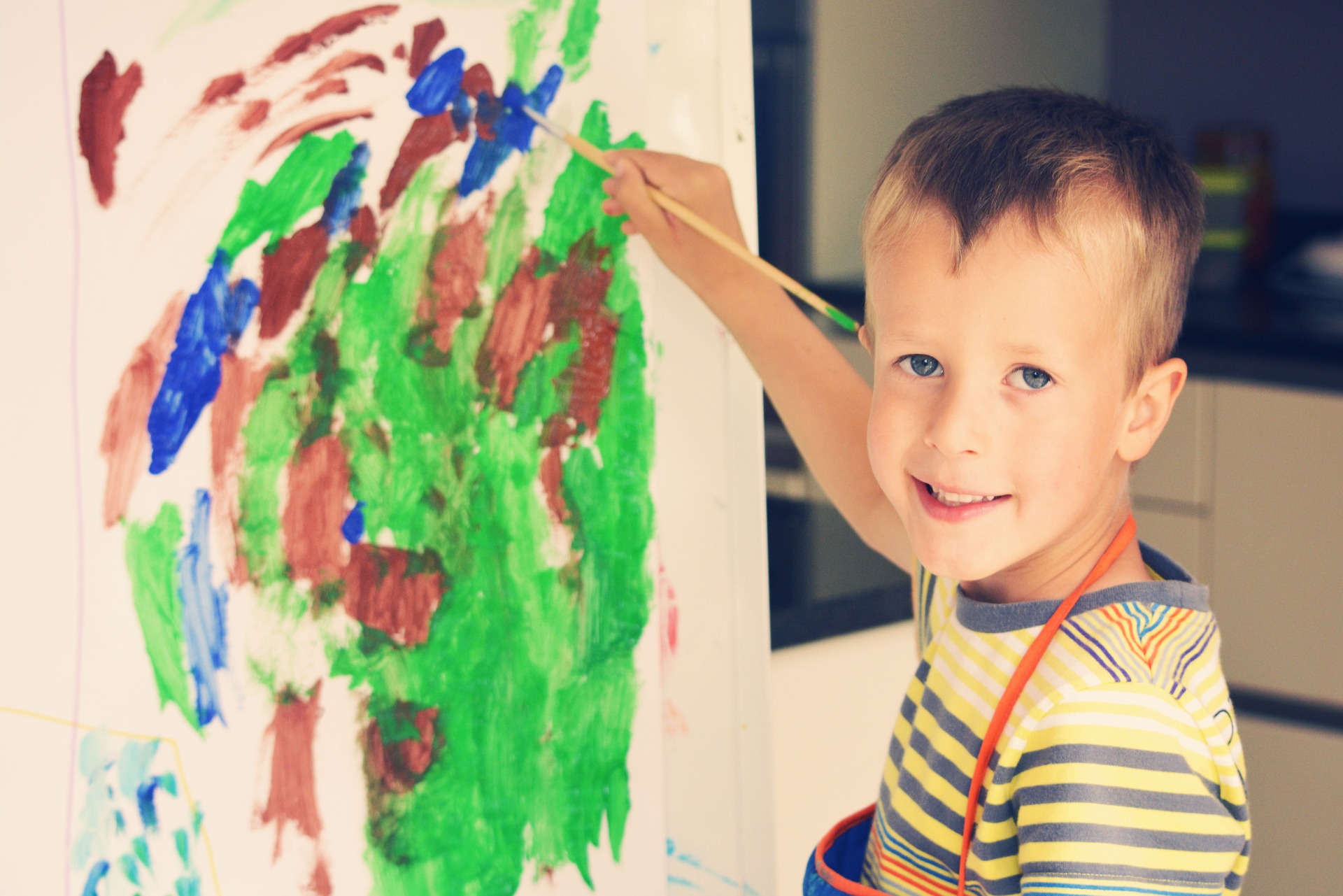 A pintura e o desenho são ótimos para distrair as crianças. Imagem ilustrativa: arquivos Webnode.