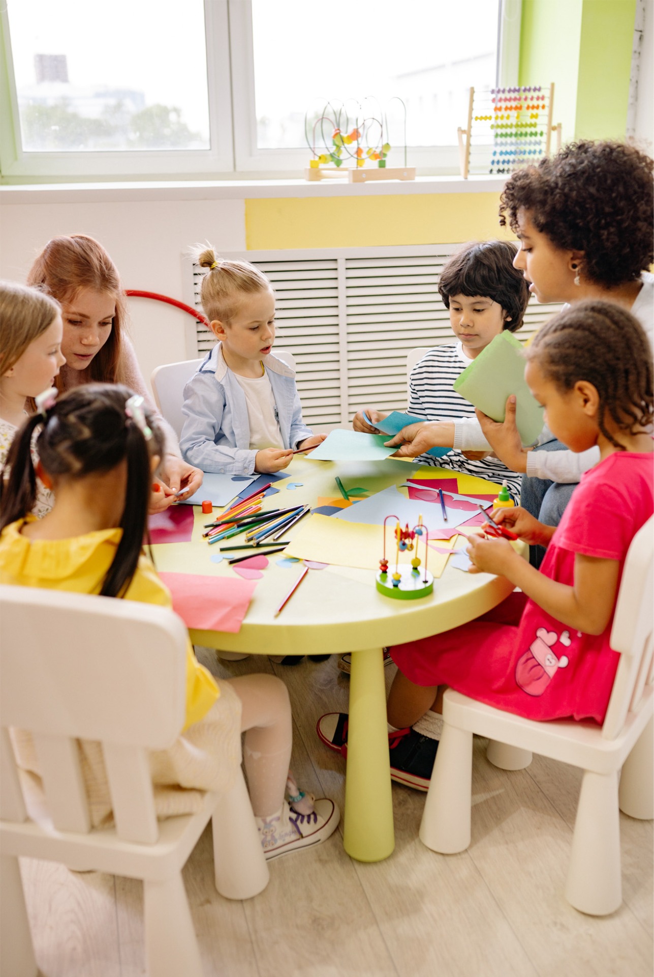 Em vez de liberar geral acúmulo de cargos para professores, não seria melhor valorizar a carreira docente, de modo a que os profissionais dessa área pudessem viver melhor e se dedicar com mais qualidade à profissão? Imagem ilustrativa: Webnode
