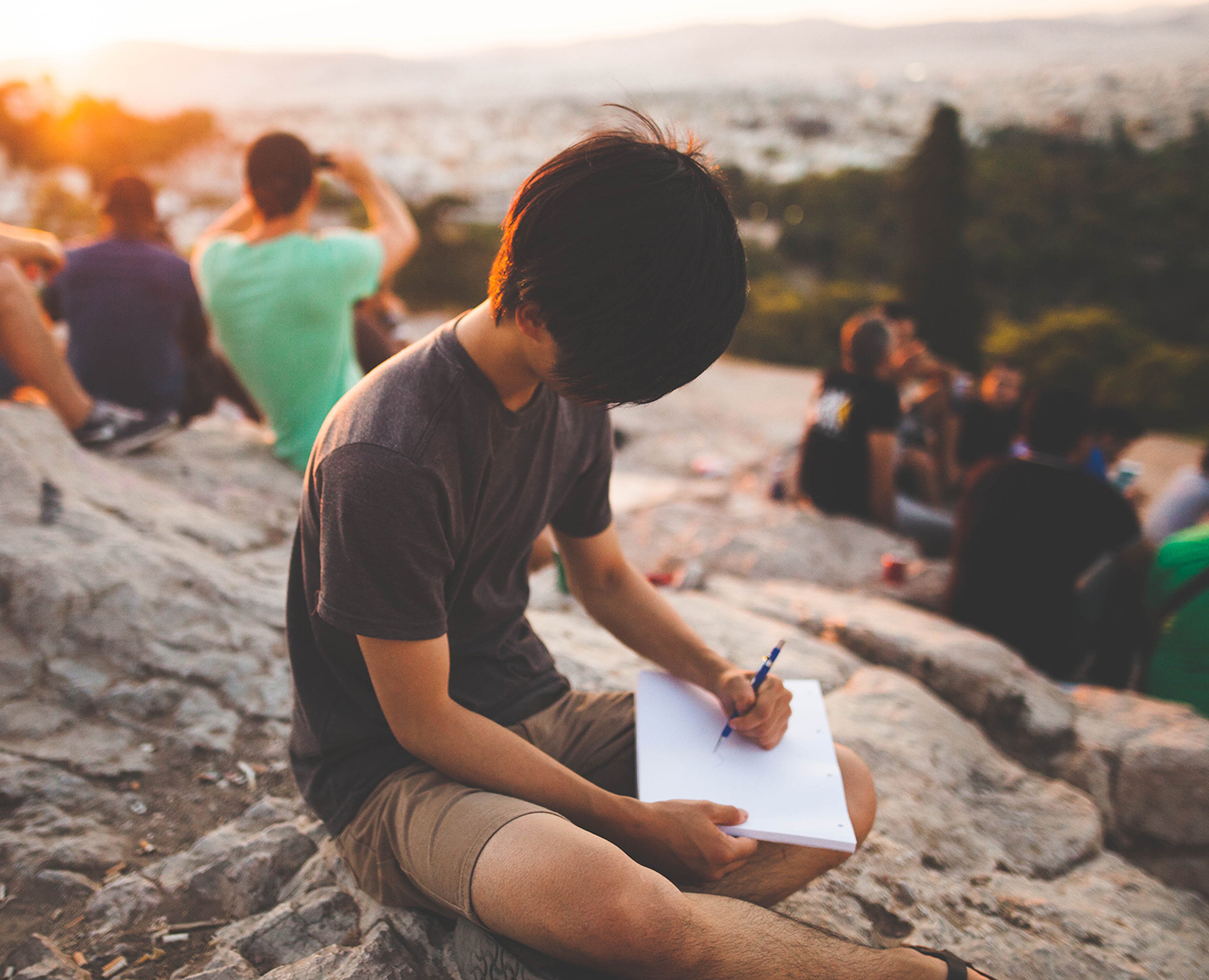 I teach kids to capture the beauty of cities in drawings