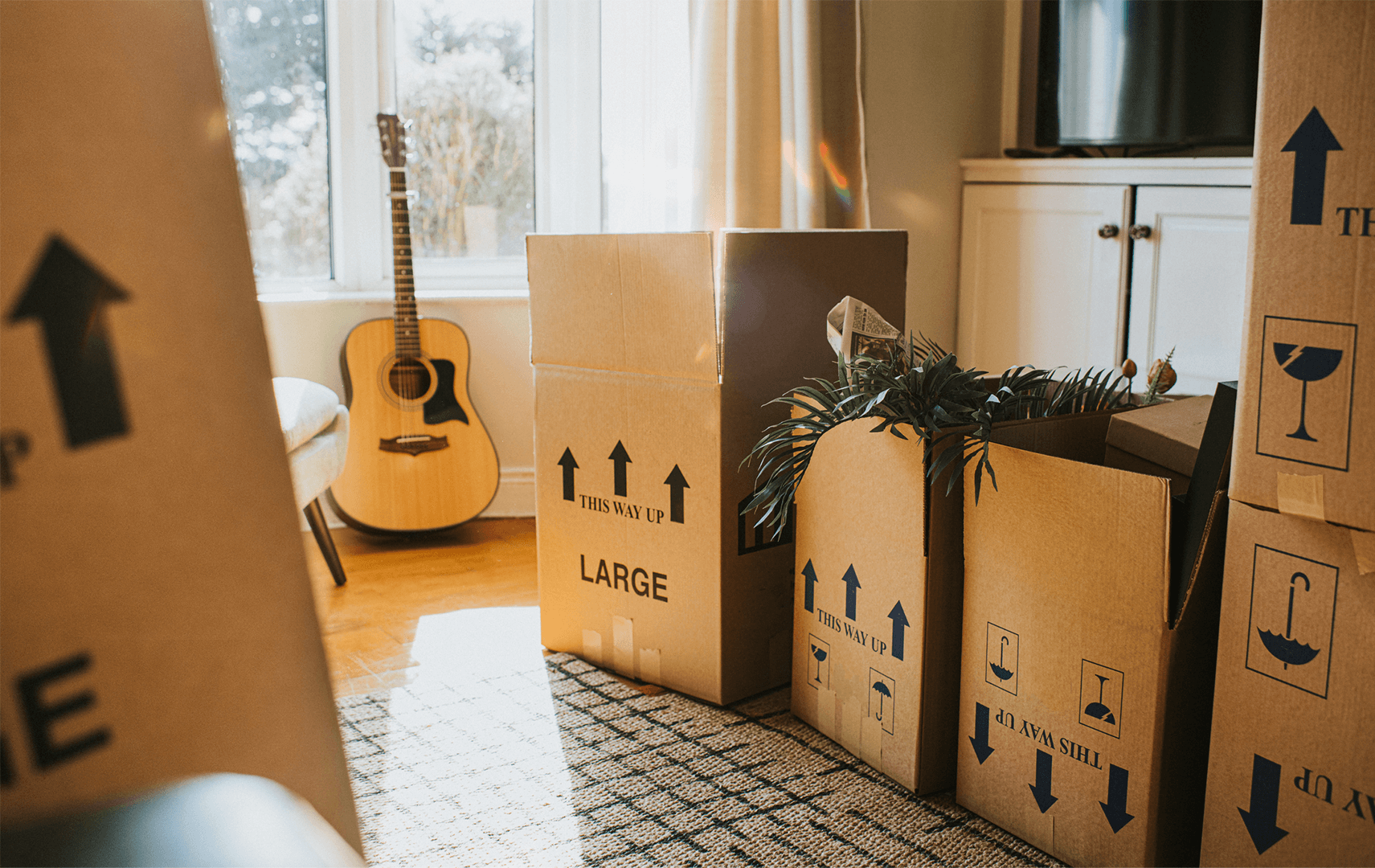 "Woningontruiming in Vlaanderen – verhuisdozen klaar voor woning leegmaken