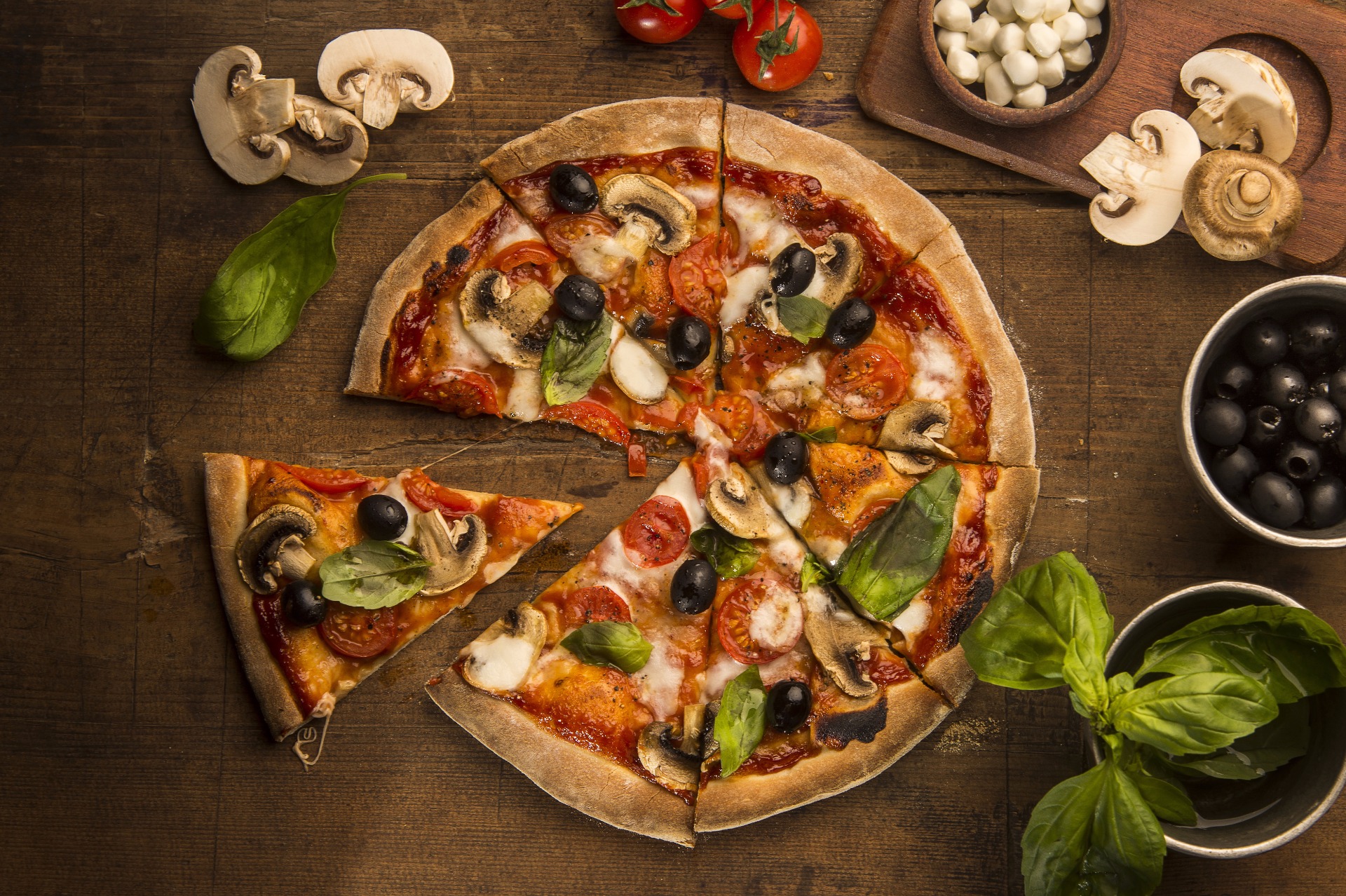 GLUTEN FREE AND CLASSIC PIZZA AND BREAD 